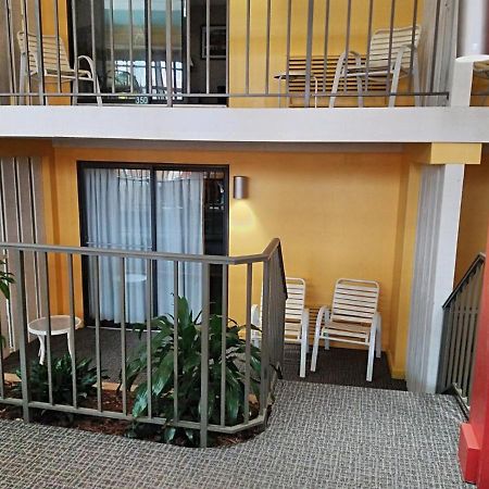Bel-Aire Hotel Lake אירי מראה חיצוני תמונה